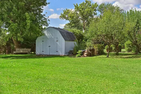 Exterior - 910 Vera Ln, Wheeling, IL 60090 photo 3 of 10