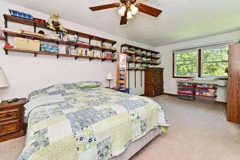 Bedroom - 910 Vera Ln, Wheeling, IL 60090 photo 1 of 4