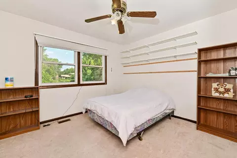 Bedroom - 910 Vera Ln, Wheeling, IL 60090 photo 3 of 4