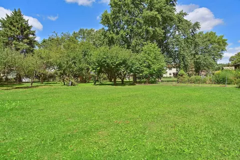 Exterior - 910 Vera Ln, Wheeling, IL 60090 photo 2 of 10