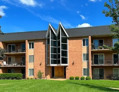1056 N Mill St #306, Naperville, IL 60563