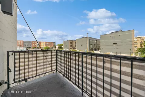 Exterior - 834 E 45th St, Chicago, IL 60653 photo 2 of 3