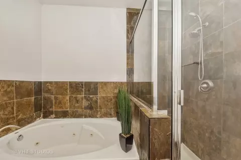 Bath - 834 E 45th St, Chicago, IL 60653 photo 2 of 5