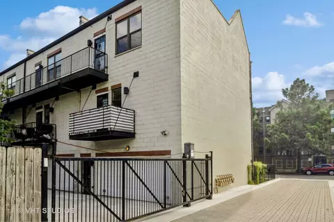 Exterior - 834 E 45th St, Chicago, IL 60653 photo 3 of 3
