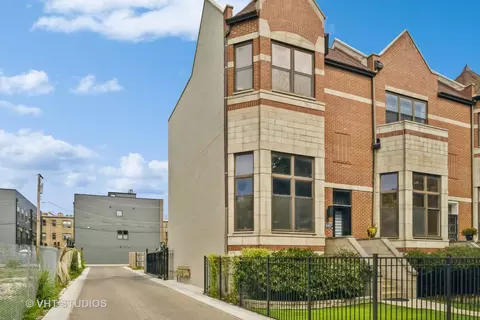 834 E 45th St, Chicago, IL 60653