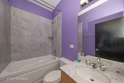 Bath - 834 E 45th St, Chicago, IL 60653 photo 3 of 5