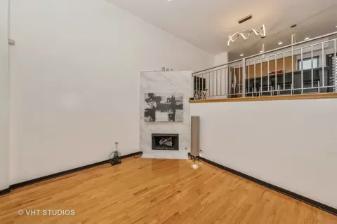 Living - 834 E 45th St, Chicago, IL 60653 photo 2 of 4
