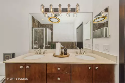Bath - 834 E 45th St, Chicago, IL 60653 photo 1 of 5