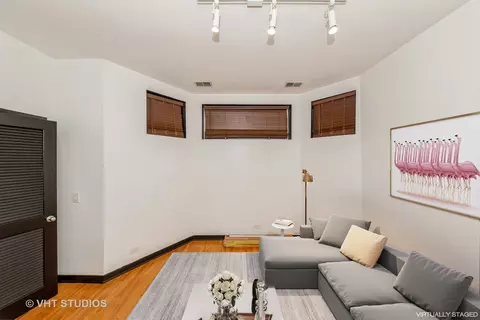 Living - 834 E 45th St, Chicago, IL 60653 photo 3 of 4