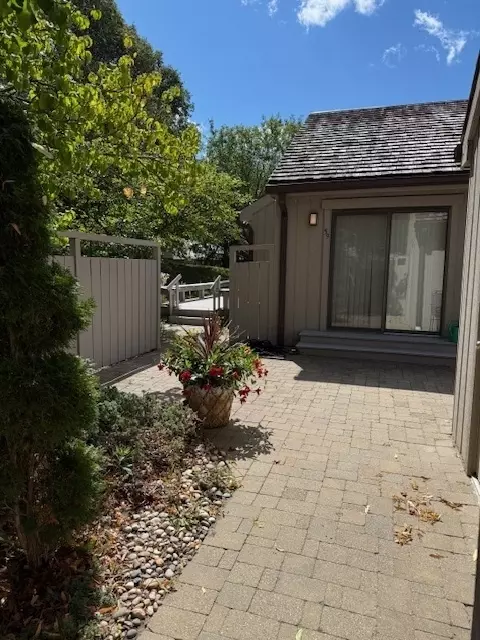 59 W Thornhill Ln, Lake Barrington, IL 60010