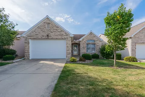 70 Crista Ann Ct, Bloomington, IL 61704