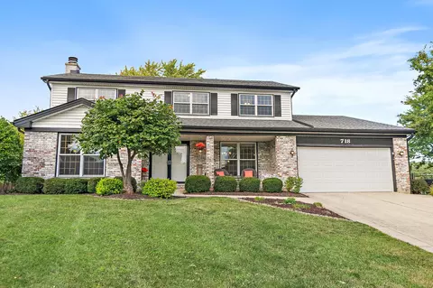 718 N Point Dr, Schaumburg, IL 60193