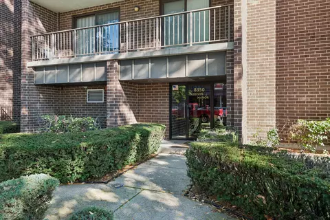 8350 W Addison St #101, Chicago, IL 60634