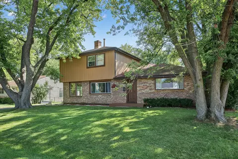 13 Manor Rd, Lake Zurich, IL 60047