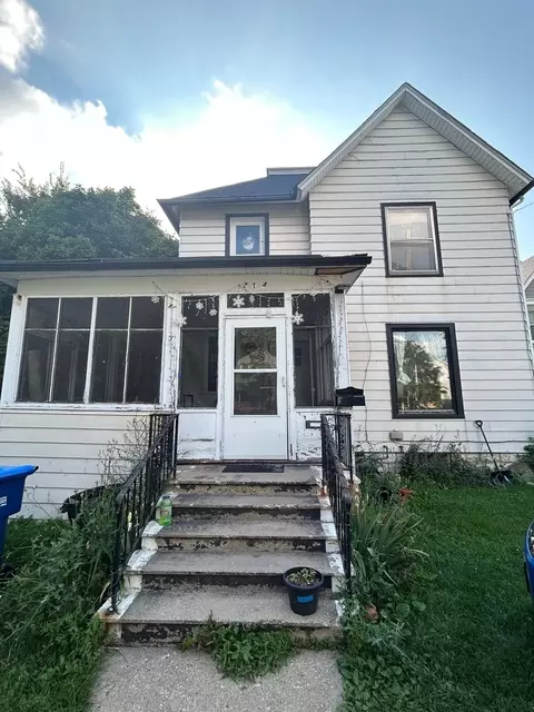 214 College Ave, Dekalb, IL 60115