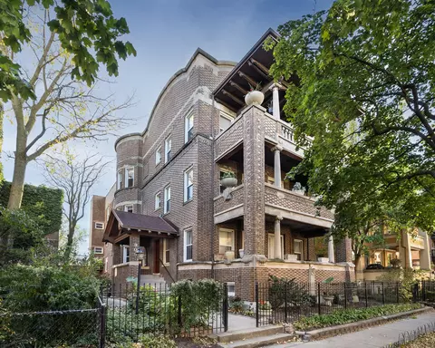 905 W Lakeside Pl #2F, Chicago, IL 60640