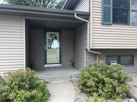 906 Wiker Dr, Rock Falls, IL 61071