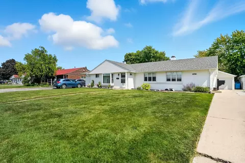 8755 S Corcoran Rd, Hometown, IL 60456
