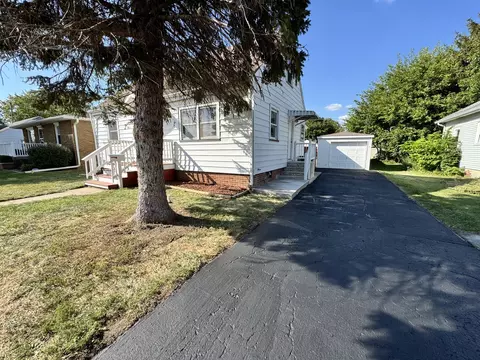 804 E 12th St, Streator, IL 61364