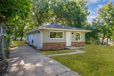 15 N Sumner Ave, Aurora, IL 60505