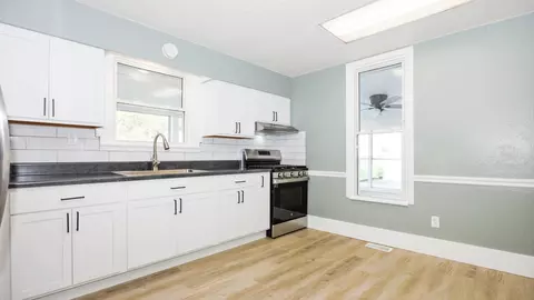 114 W North St, Danvers, IL 61732 photo 9