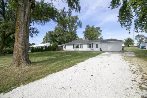 Exterior - 1627 W 2000s Rd, Kankakee, IL 60901 photo 3 of 6