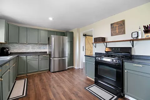 Kitchen - 1627 W 2000s Rd, Kankakee, IL 60901 photo 2 of 3