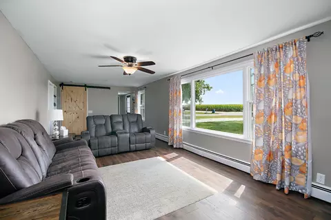 Living - 1627 W 2000s Rd, Kankakee, IL 60901 photo 2 of 3