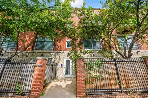 2520 W Bloomingdale Ave #B, Chicago, IL 60647