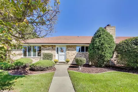 7555 W Willowood Ct, Orland Park, IL 60462