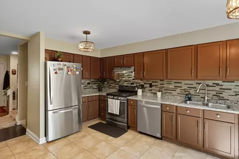 321 Forestway Ln, Wheeling, IL 60090 photo 11