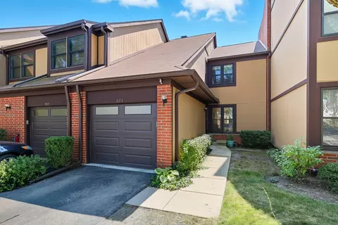321 Forestway Ln, Wheeling, IL 60090 photo 2