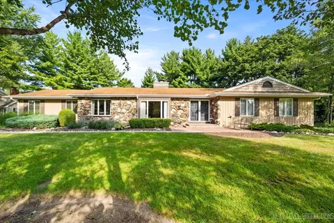 36 W068 Indian Mound Rd, Saint Charles, IL 60174