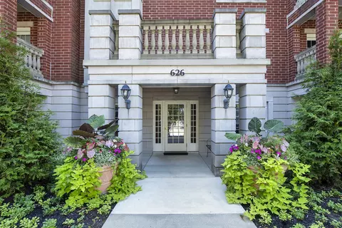 626 Homewood Ave #401, Highland Park, IL 60035
