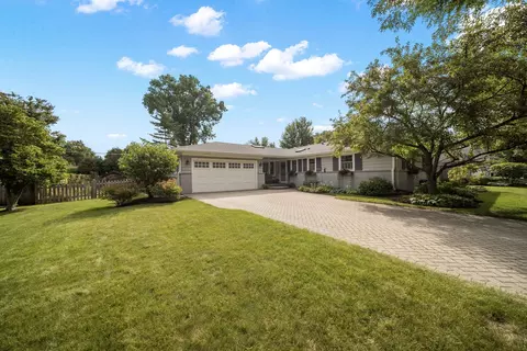 275 Ingram St, Northfield, IL 60093