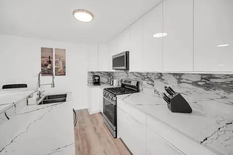 Kitchen - 1485 Chippewa Trl, Wheeling, IL 60090 photo 1 of 1