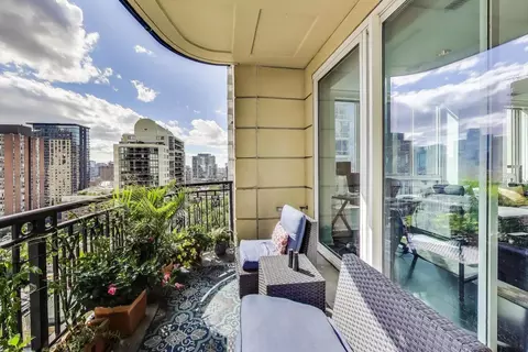 Exterior - 10 E Delaware Pl #18D, Chicago, IL 60611 photo 2 of 10