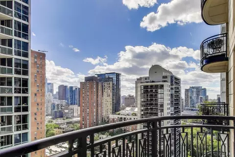 Exterior - 10 E Delaware Pl #18D, Chicago, IL 60611 photo 6 of 10