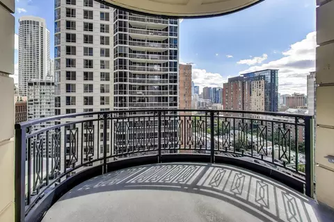 Exterior - 10 E Delaware Pl #18D, Chicago, IL 60611 photo 4 of 10