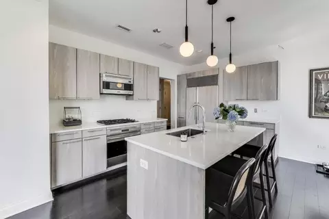 Kitchen - 10 E Delaware Pl #18D, Chicago, IL 60611 photo 1 of 4