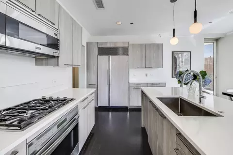 Kitchen - 10 E Delaware Pl #18D, Chicago, IL 60611 photo 2 of 4