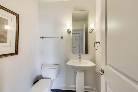 Bath - 10 E Delaware Pl #18D, Chicago, IL 60611 photo 1 of 6