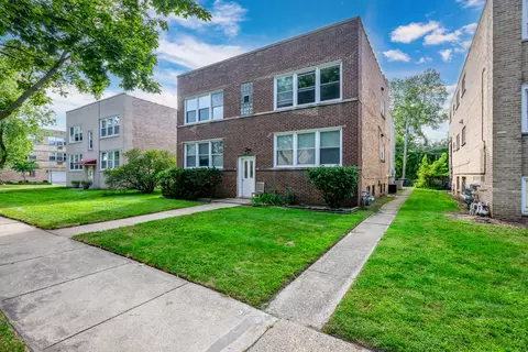 8836 Bronx Ave, Skokie, IL 60077