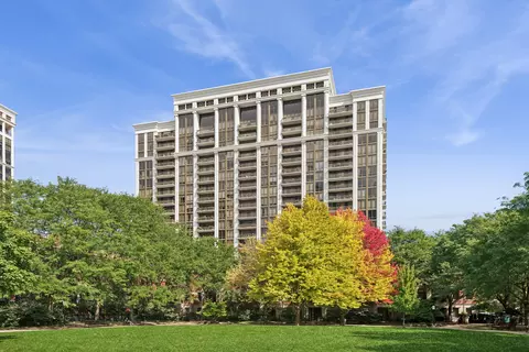 1335 S Prairie Ave #2005, Chicago, IL 60605