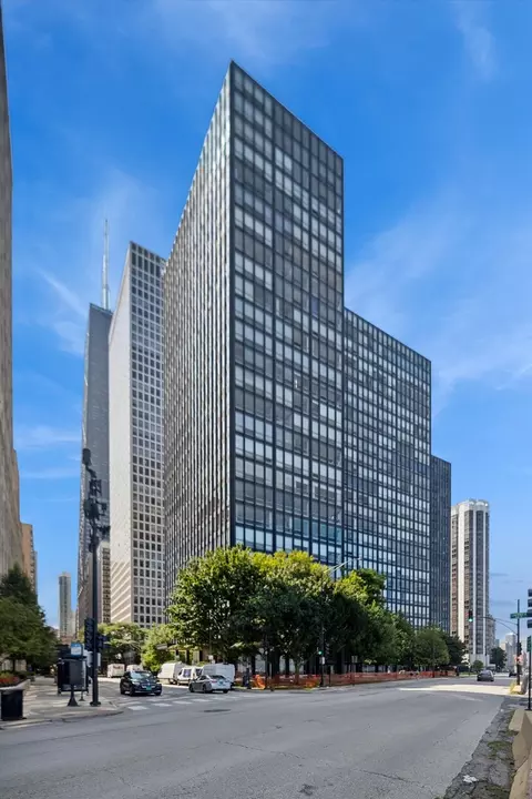 860 N Lake Shore Dr #8M, Chicago, IL 60611