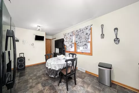 Kitchen - 18503 Arcadia Ave, Lansing, IL 60438 photo 3 of 3