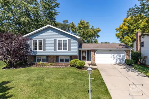 23 W468 Moraine Ct, Naperville, IL 60540