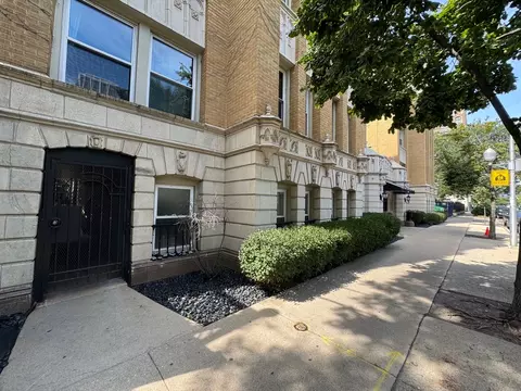 4240 N Clarendon Ave #213N, Chicago, IL 60613