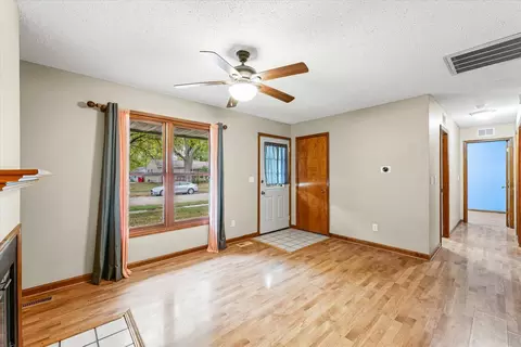 Living - 3207 Ridgewood Dr, Champaign, IL 61821 photo 3 of 4