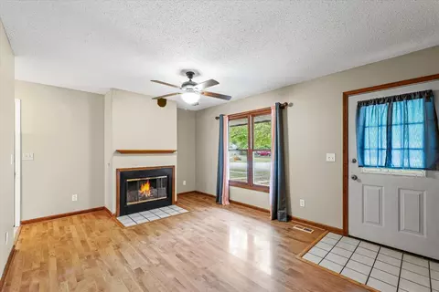 Living - 3207 Ridgewood Dr, Champaign, IL 61821 photo 2 of 4